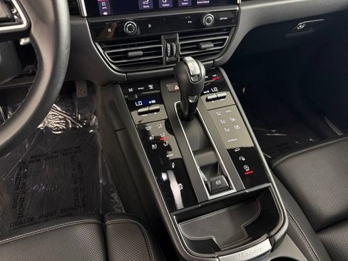 Certified 2023 Porsche Macan S AWD/4WD image 25