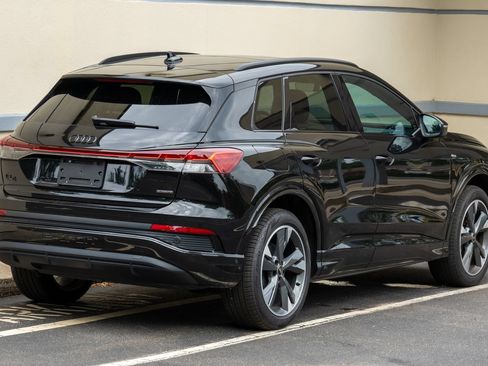 Used 2023 Audi Q4 e-tron Premium Plus w/ Premium Plus AWD/4WD image 10