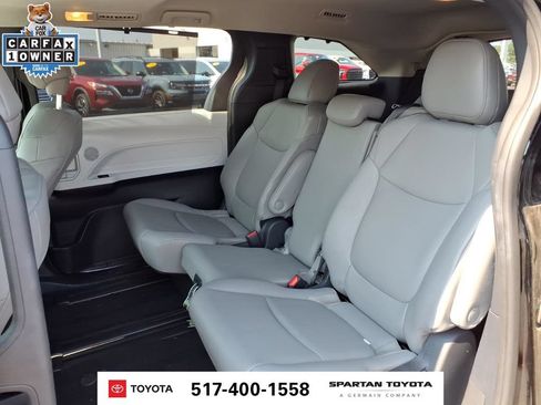 Used 2026 Toyota Sienna XLE FWD image 12