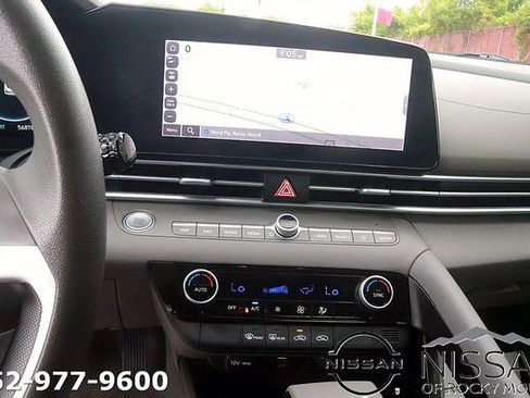 Used 2024 Hyundai Elantra SEL FWD image 16