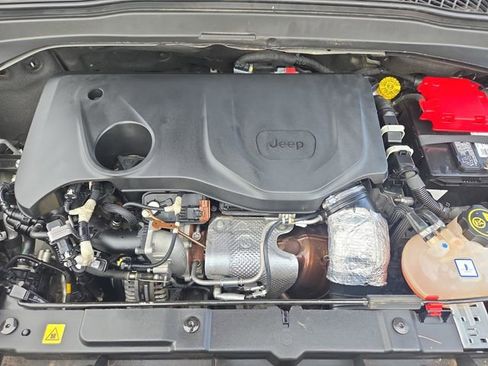 Used 2019 Jeep Renegade Limited w/ UConnect 8.4 Nav Group image 32