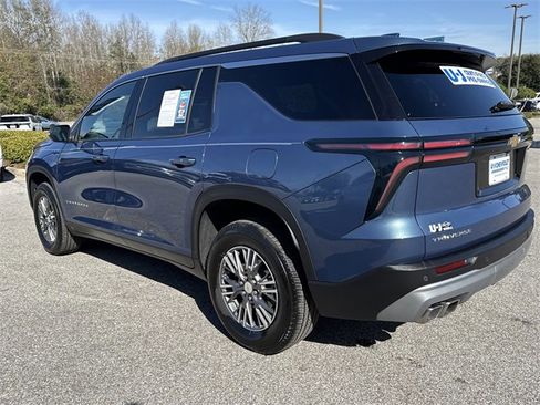 Used 2025 Chevrolet Traverse LT image 6
