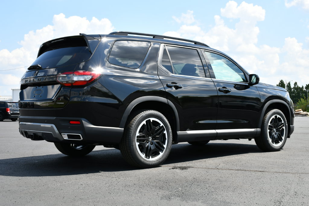 New 2026 Honda Pilot Touring image 7