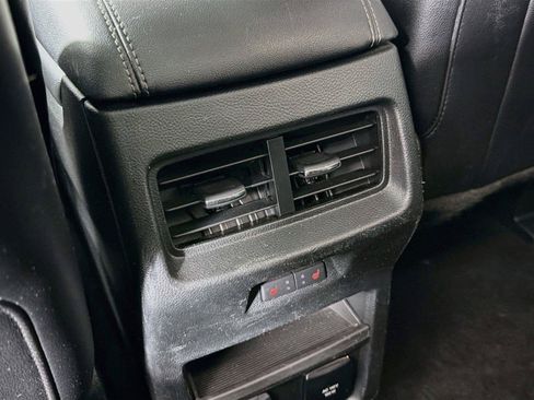 Used 2019 Ford Edge Titanium w/ Equipment Group 301A AWD/4WD image 29