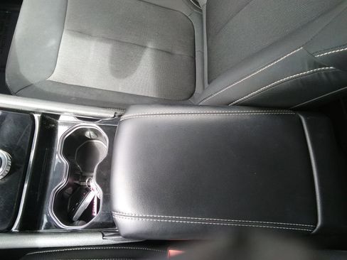 Used 2023 Jeep Grand Cherokee Laredo image 14