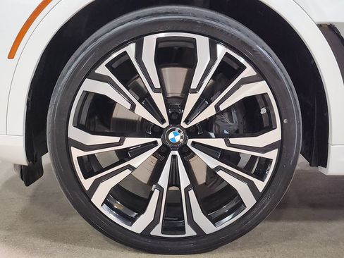 Used 2023 BMW X7 xDrive40i w/ M Sport Package AWD/4WD image 28