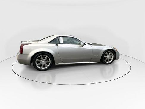 Used 2004 Cadillac XLR RWD image 9