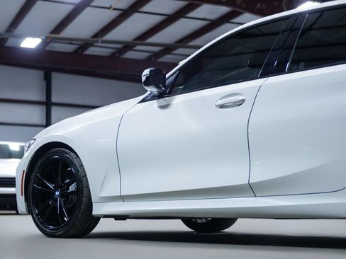 Used 2020 BMW 330i Sedan w/ M Sport Package image 19