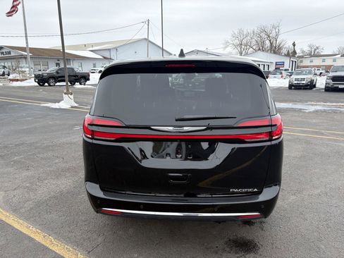 Used 2024 Chrysler Pacifica Touring-L image 23