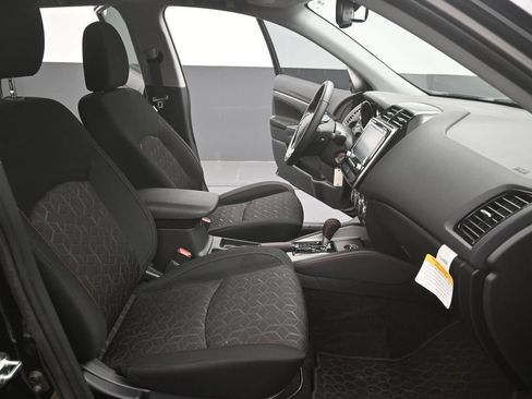Used 2025 Mitsubishi Outlander Sport AWD image 14