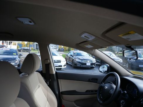 Used 2012 Hyundai Elantra GLS image 29