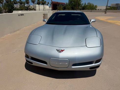 Used 1998 Chevrolet Corvette Coupe w/ Roof Pkg RWD image 11