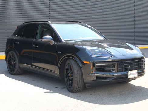 New 2026 Porsche Cayenne S image 10