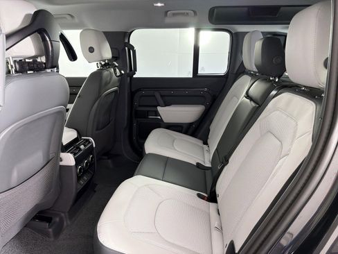 New 2026 Land Rover Defender 110 X-Dynamic SE image 26