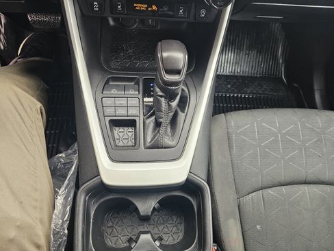 Used 2021 Toyota RAV4 XLE w/ Convenience Package image 23