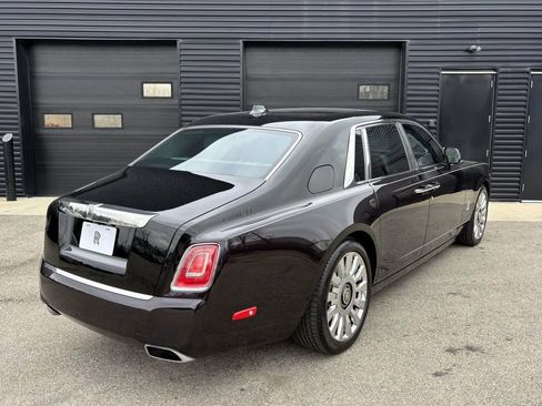 Used 2019 Rolls-Royce Phantom Sedan image 2