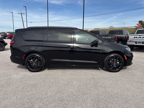 New 2026 Chrysler Pacifica Select w/ S Appearance Package FWD image 6