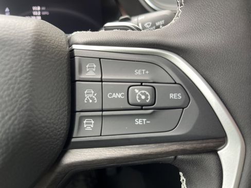 New 2025 Jeep Grand Cherokee L Limited w/ Black Appearance Package image 31