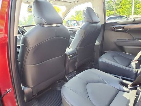 Used 2024 Toyota Highlander Platinum AWD/4WD image 11