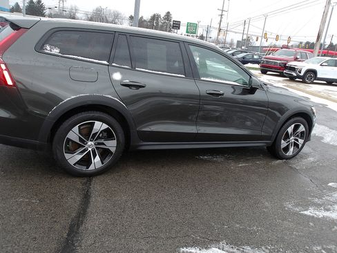 Used 2020 Volvo V60 T5 Cross Country image 8