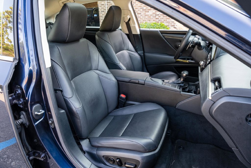 Used 2022 Lexus ES 300h w/ Premium Package FWD image 25