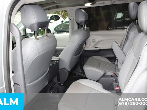 Used 2021 Toyota Sienna Limited FWD image 18