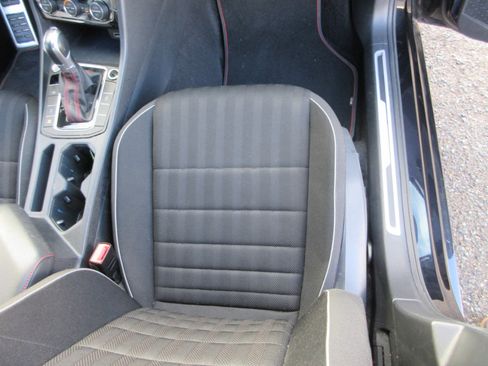 Used 2019 Volkswagen Jetta GLI image 25