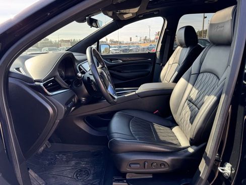Used 2023 Buick Enclave Avenir image 13