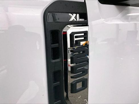 New 2026 Ford F250 XL w/ F-250 >10K GVWR Package image 13