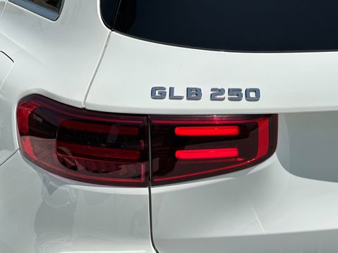 New 2025 Mercedes-Benz GLB 250 4MATIC image 26