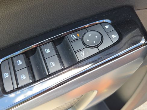 New 2026 Nissan Pathfinder SL FWD image 25