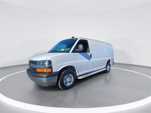Used 2024 Chevrolet Express 2500 w/ Driver Convenience Package image 4