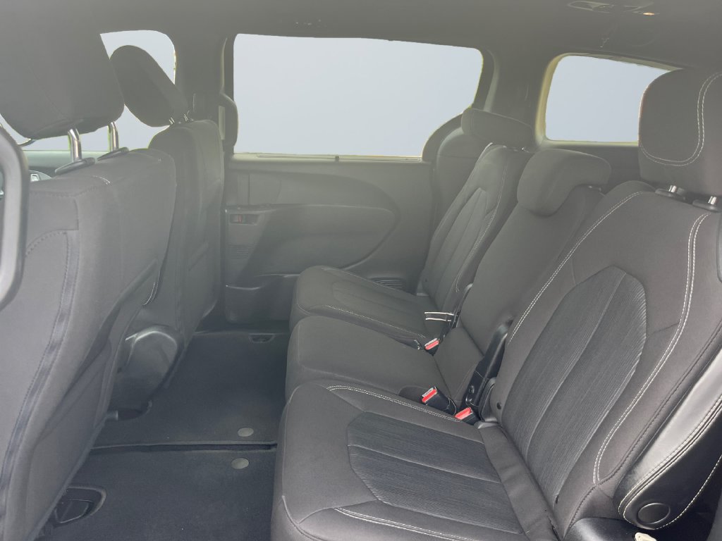 Used 2021 Chrysler Pacifica Touring w/ S Appearance Package FWD image 13
