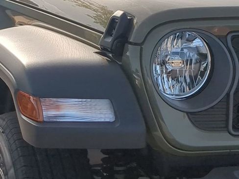 New 2025 Jeep Gladiator Sport image 9