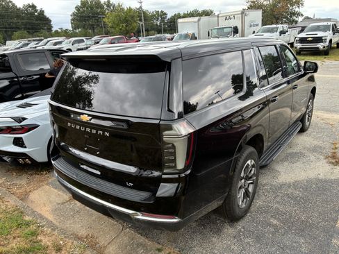 Used 2025 Chevrolet Suburban LT w/ Comfort Package RWD image 8