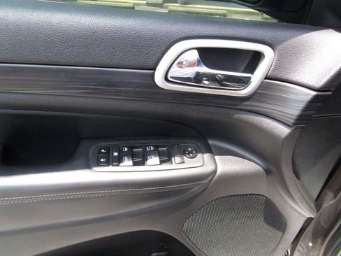 Used 2020 Jeep Grand Cherokee Altitude AWD/4WD image 21
