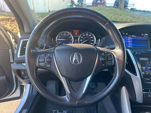 Used 2017 Acura TLX image 11