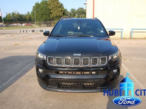 Used 2024 Jeep Compass Latitude AWD/4WD image 8