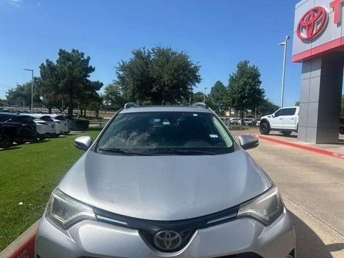 Used 2018 Toyota RAV4 XLE FWD image 2