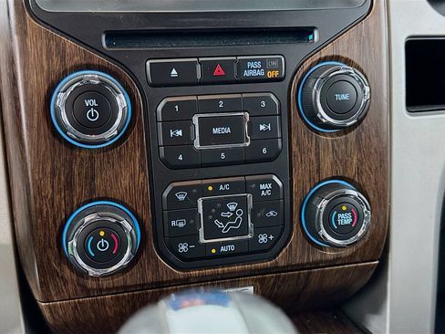 Used 2014 Ford F150 Lariat w/ Equipment Group 502A Luxury AWD/4WD image 29