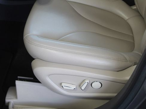 Used 2022 Lincoln Nautilus FWD w/ Premium Package image 26