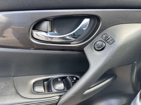 Used 2020 Nissan Rogue S w/ Special Edition Package FWD image 21