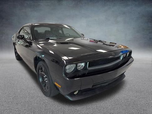 Used 2010 Dodge Challenger R/T RWD image 5