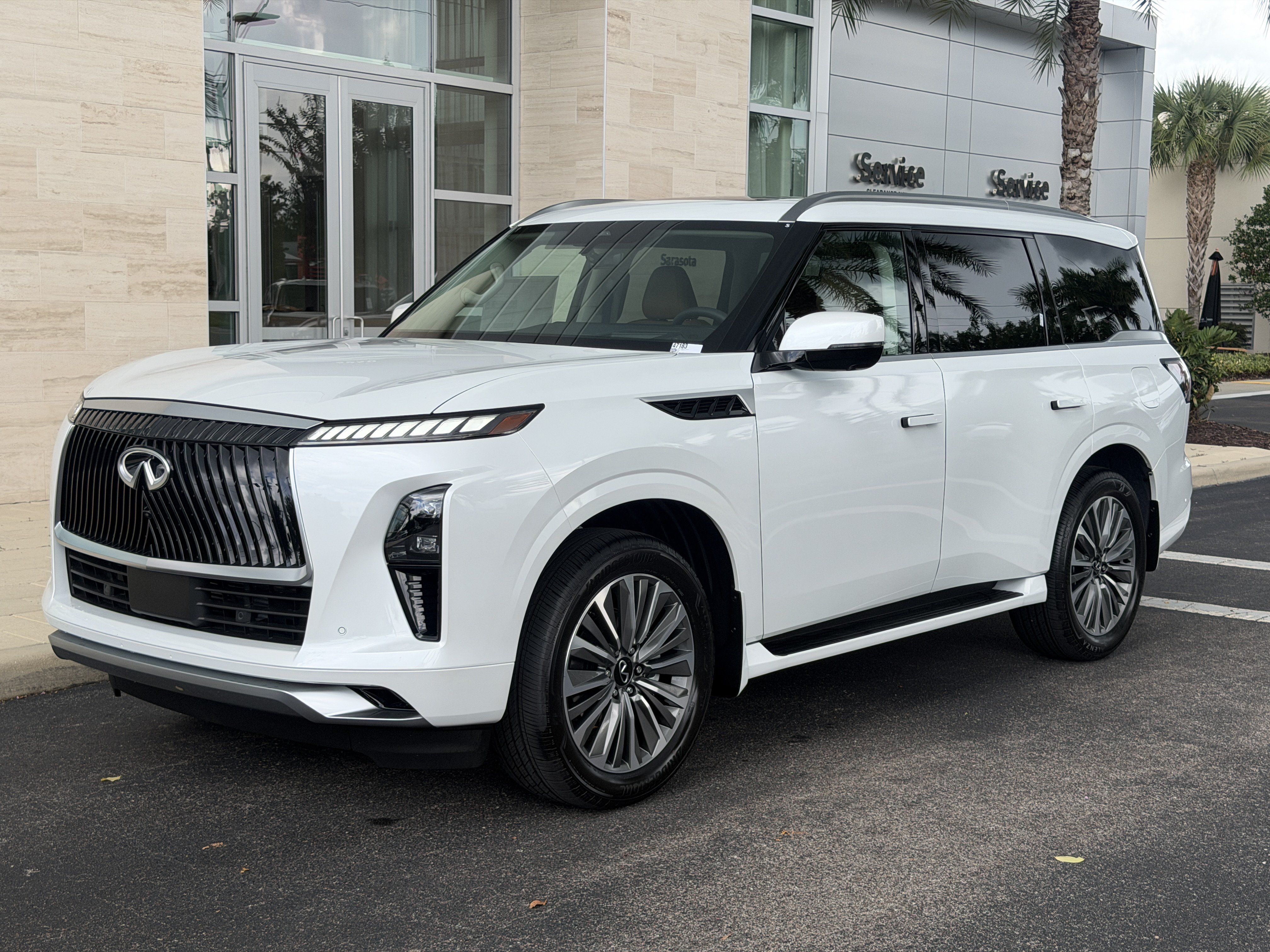 Certified 2027 INFINITI QX60 Luxe w/ Cargo Package FWD image 3