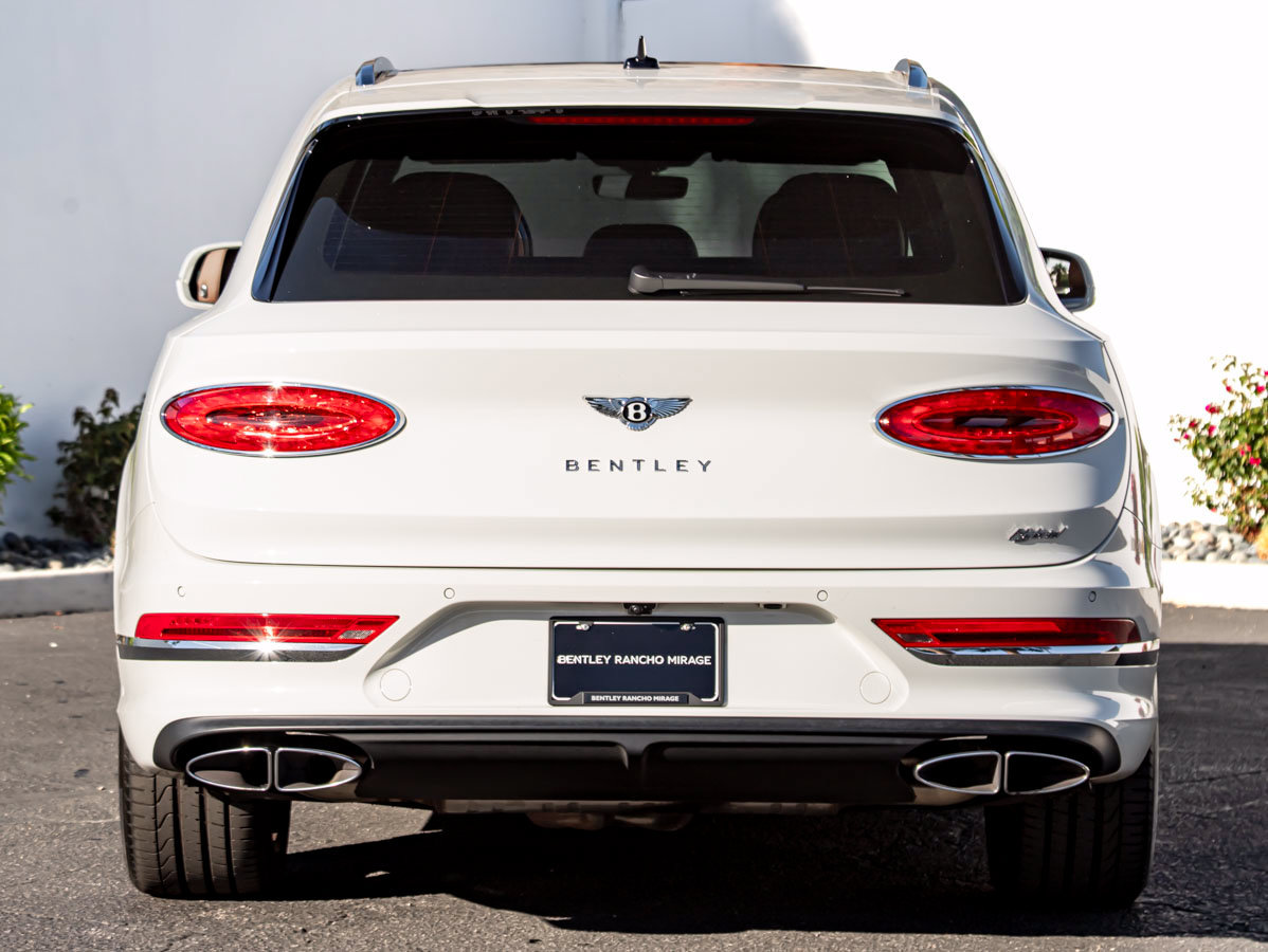 Used 2023 Bentley Bentayga Plug-In Hybrid AWD/4WD image 13
