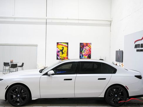 Used 2023 BMW 760i xDrive image 11