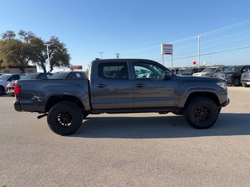 Used 2022 Toyota Tacoma SR image 4