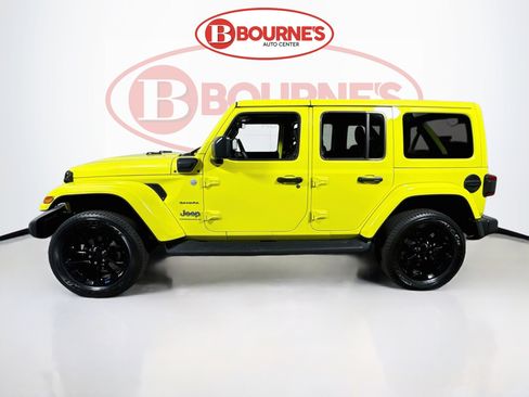 Used 2023 Jeep Wrangler Unlimited Sahara w/ Cold Weather Group AWD/4WD image 8