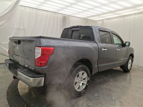 Used 2018 Nissan Titan SV image 24