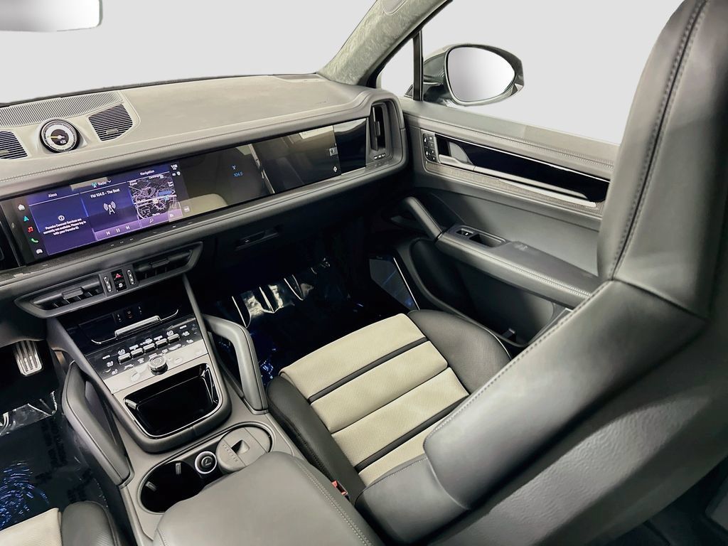 New 2026 Porsche Cayenne Turbo GT AWD/4WD image 25